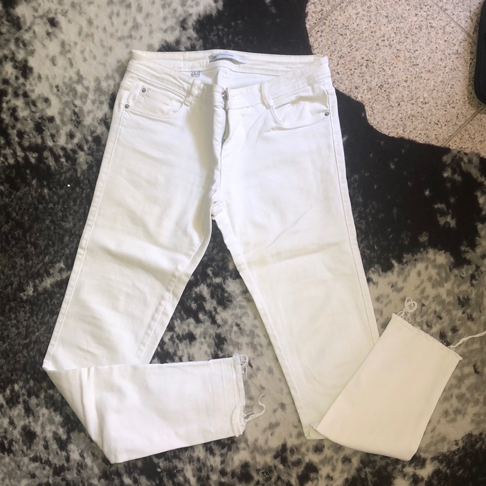 Zara Frayed Hem White Jeans Size US 4